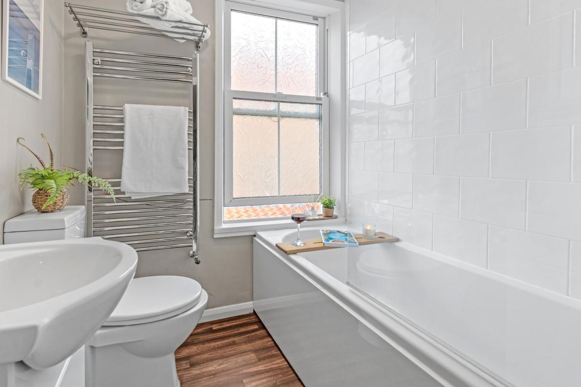 Villa Adventure House - Whitby Esterno foto